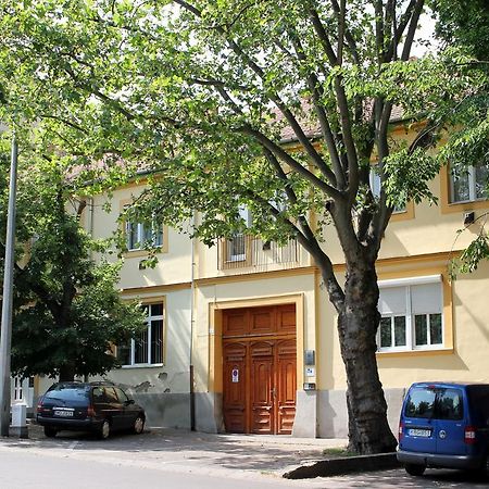 Veva Apartman - Eger Maganszallashely Eksteriør billede