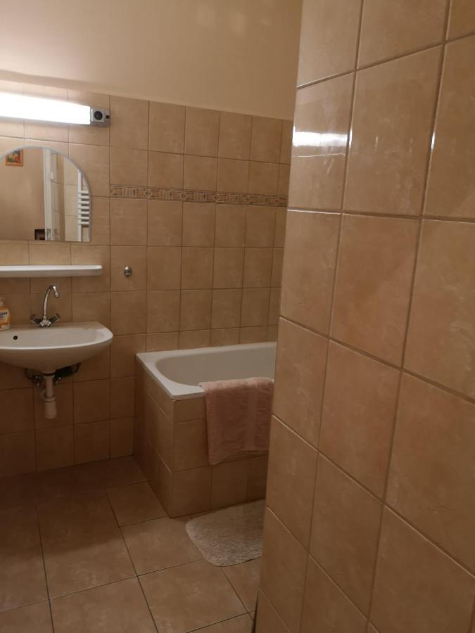 Veva Apartman - Eger Maganszallashely Eksteriør billede